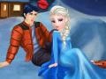 Jeu Elsa and Ken kissing 